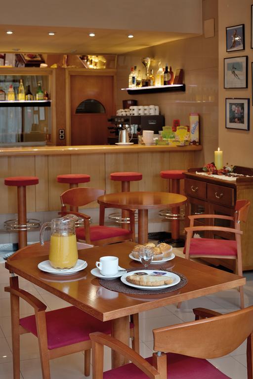 Hostal Piteus 산로렌소 데 모루니스 외부 사진