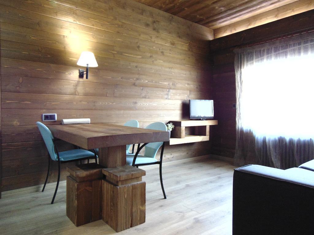Hostal Piteus 산로렌소 데 모루니스 외부 사진