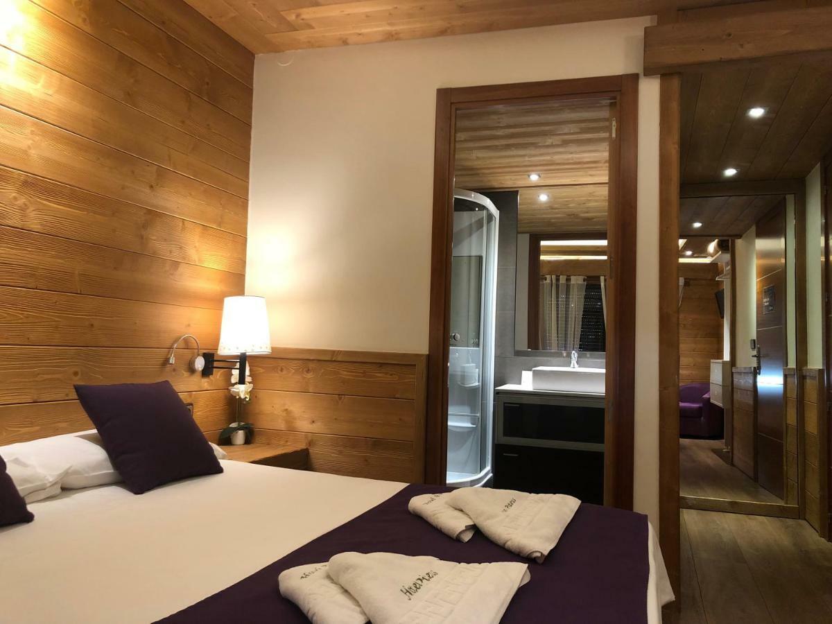 Hostal Piteus 산로렌소 데 모루니스 외부 사진